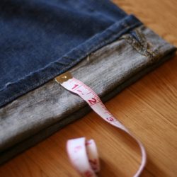 The smart method to shorten jeans makes you happier than ever